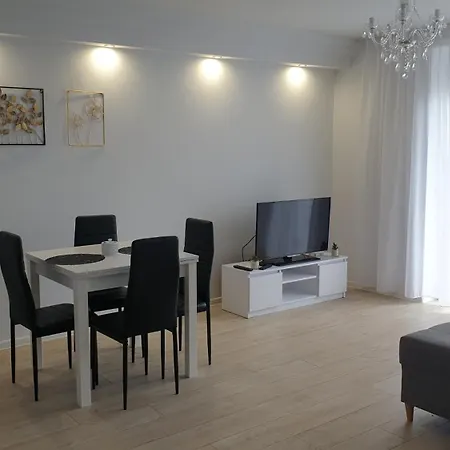 Apartament Z Tarasem W Centrum Kielc Z Prywatnym Parkingiem Kielce Exterior photo